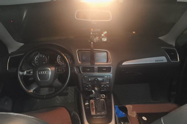 Used Audi Q5 2012 2.0TFSI Technology Model Center Console