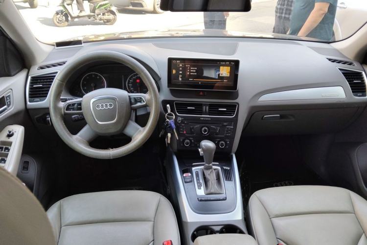 Used Audi Q5 2012 2.0TFSI Technology Model Center Console