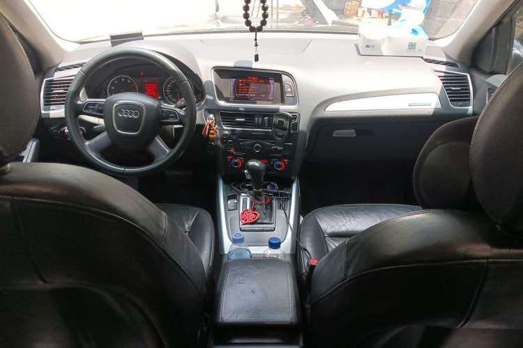 Used Audi Q5 2012 2.0TFSI Technology Model Center Console