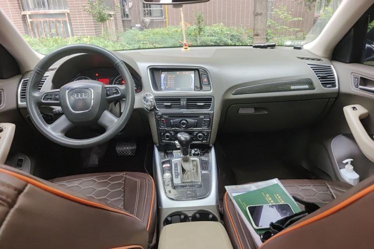 Used Audi Q5 2012 2.0TFSI Technology Model Center Console