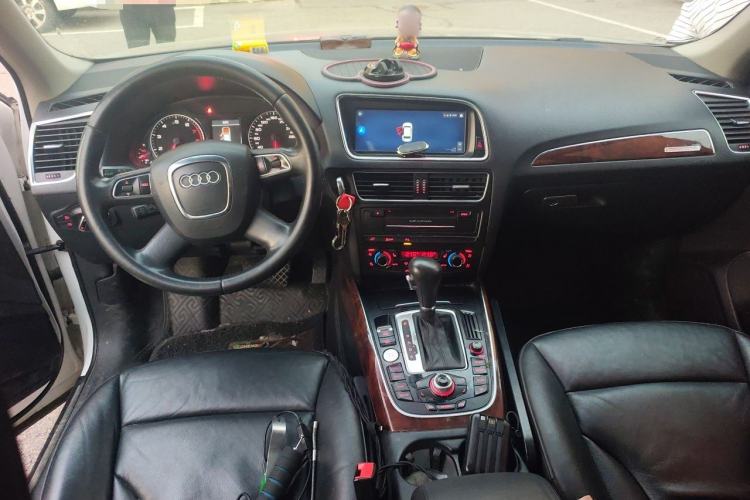 Used Audi Q5 2012 2.0TFSI Comfort Version Center Console