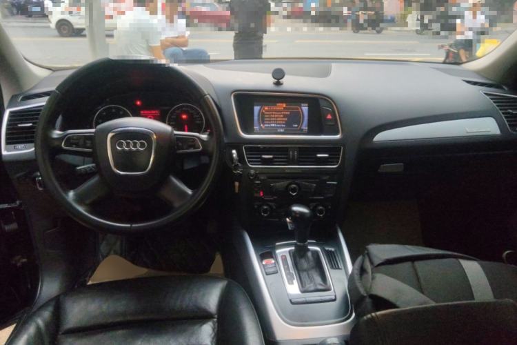 Used Audi Q5 2012 2.0TFSI Technology Model Center Console