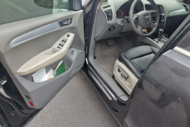 Used Audi Q5 2012 2.0TFSI Trendy Edition Driver Seat