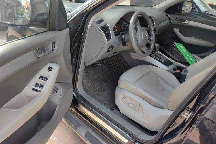 Used Audi Q5 2012 2.0TFSI Technology Model Driver Seat