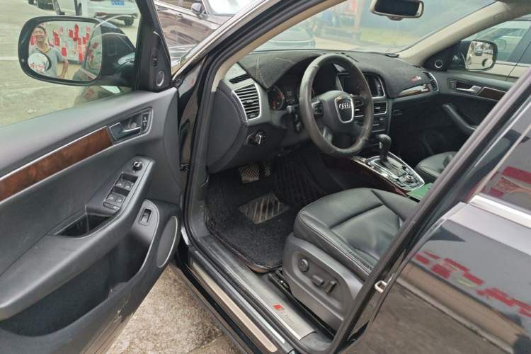 Used Audi Q5 2012 2.0TFSI Trendy Edition Driver Seat