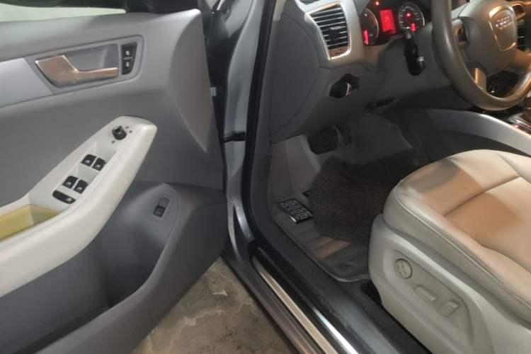 Used Audi Q5 2012 2.0TFSI Technology Model Driver Seat