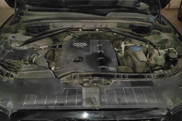 Used Audi Q5 2012 2.0TFSI Comfort Version Engine Bay