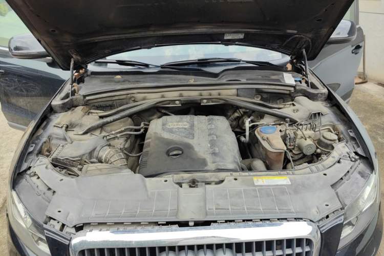 Used Audi Q5 2012 2.0TFSI Technology Model Engine Bay