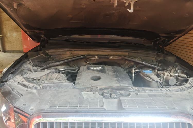 Used Audi Q5 2012 2.0TFSI Comfort Version Engine Bay