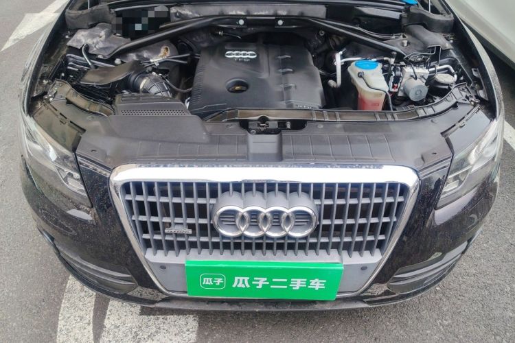 Used Audi Q5 2012 2.0TFSI Technology Model Engine Bay