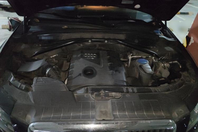 Used Audi Q5 2012 2.0TFSI Technology Model Engine Bay