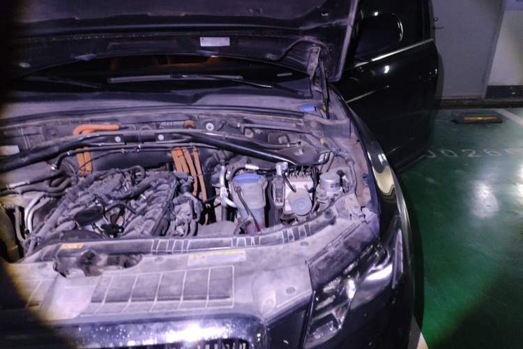 Used Audi Q5 2012 2.0TFSI hybrid Engine Bay Left