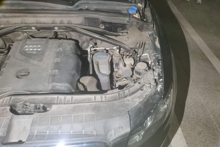 Used Audi Q5 2012 2.0TFSI Technology Model Engine Bay Left