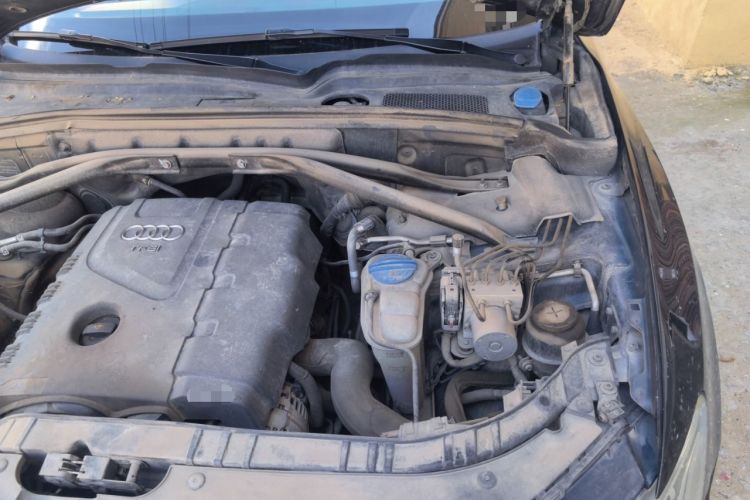 Used Audi Q5 2012 2.0TFSI Technology Model Engine Bay Left