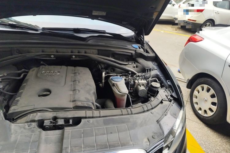 Used Audi Q5 2012 2.0TFSI Technology Model Engine Bay Left