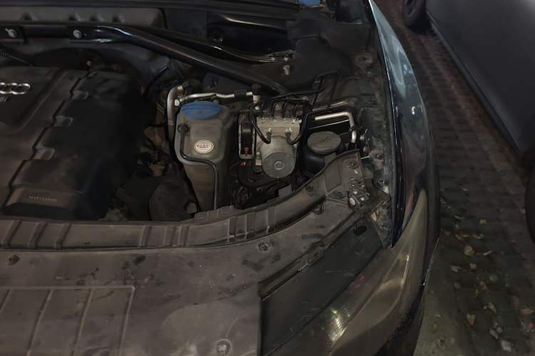 Used Audi Q5 2012 2.0TFSI Comfort Version Engine Bay Left