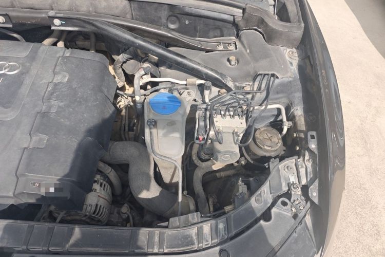 Used Audi Q5 2012 2.0TFSI Technology Model Engine Bay Left