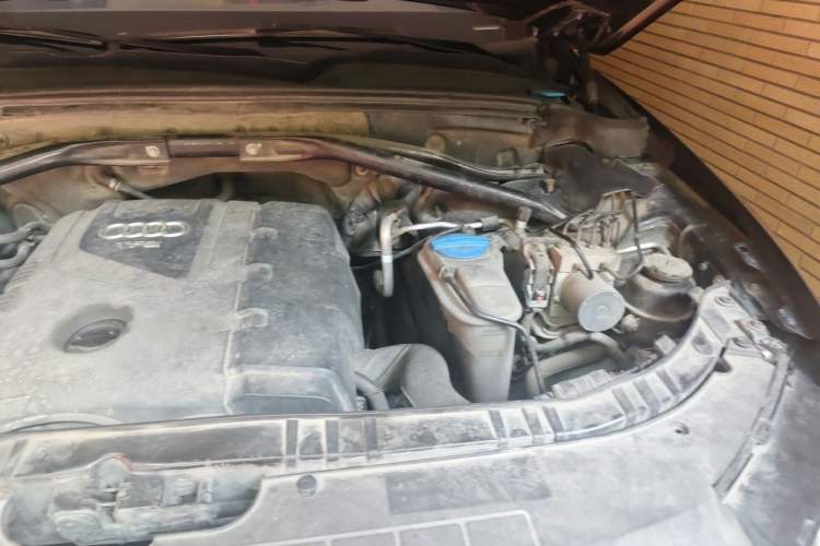 Used Audi Q5 2012 2.0TFSI Comfort Version Engine Bay Left