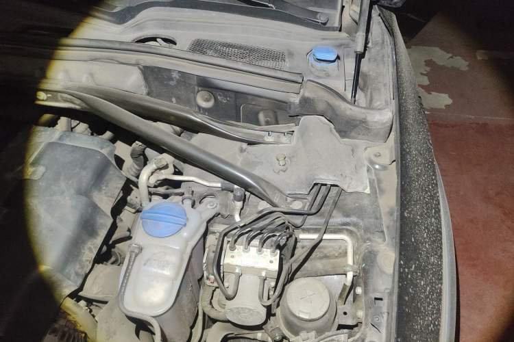 Used Audi Q5 2012 2.0TFSI hybrid Engine Bay Left