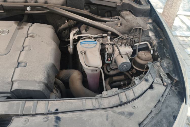 Used Audi Q5 2012 2.0TFSI Technology Model Engine Bay Left