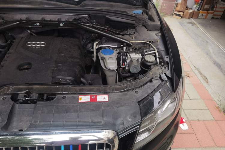 Used Audi Q5 2012 2.0TFSI Trendy Edition Engine Bay Left