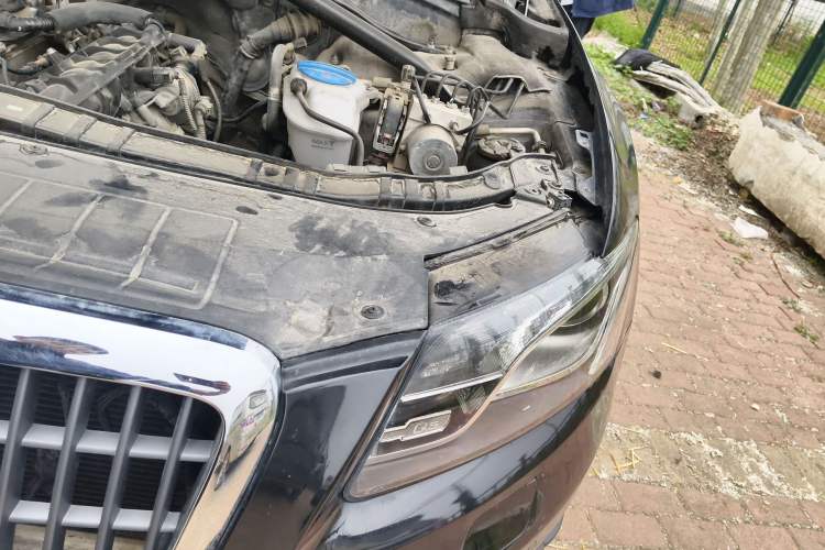 Used Audi Q5 2012 2.0TFSI Technology Model Engine Bay Left