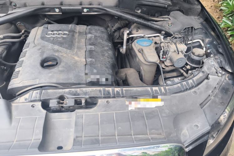Used Audi Q5 2012 2.0TFSI Comfort Version Engine Bay Left