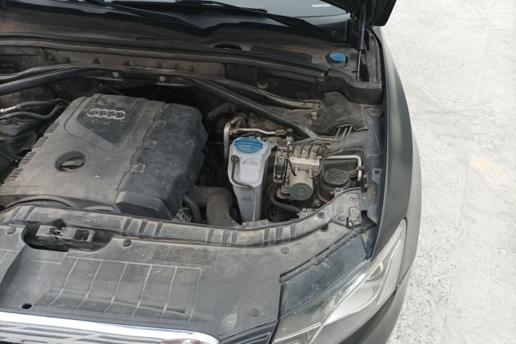 Used Audi Q5 2012 2.0TFSI Comfort Version Engine Bay Left