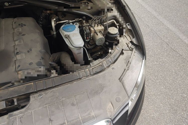 Used Audi Q5 2012 2.0TFSI Comfort Version Engine Bay Left