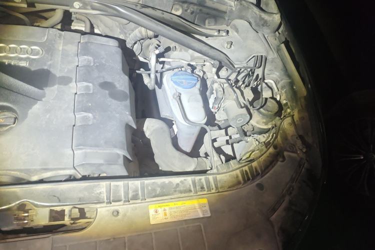 Used Audi Q5 2012 2.0TFSI Comfort Version Engine Bay Left