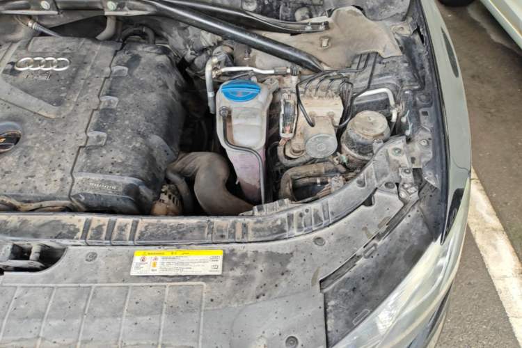 Used Audi Q5 2012 2.0TFSI Comfort Version Engine Bay Left