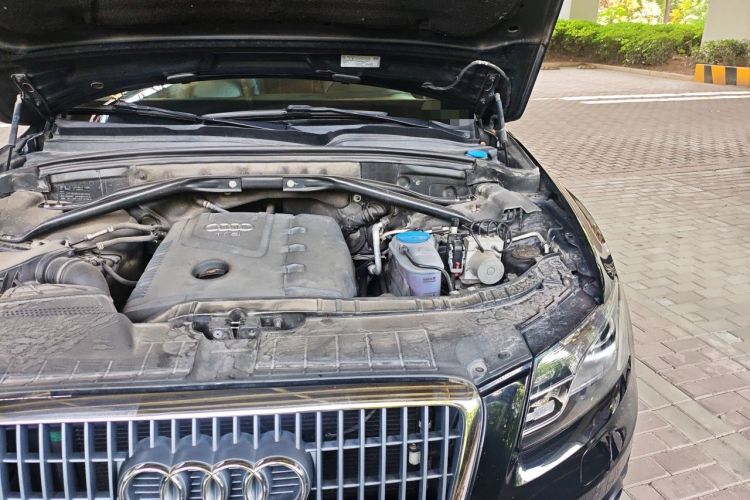 Used Audi Q5 2012 2.0TFSI Technology Model Engine Bay Left