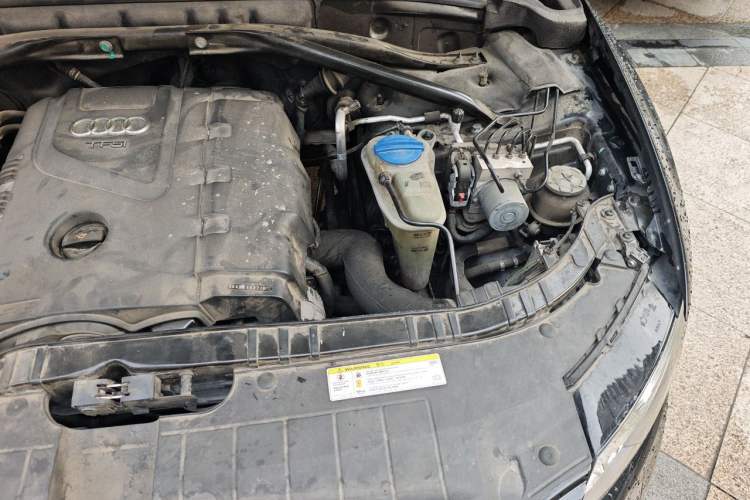 Used Audi Q5 2012 2.0TFSI Comfort Version Engine Bay Left