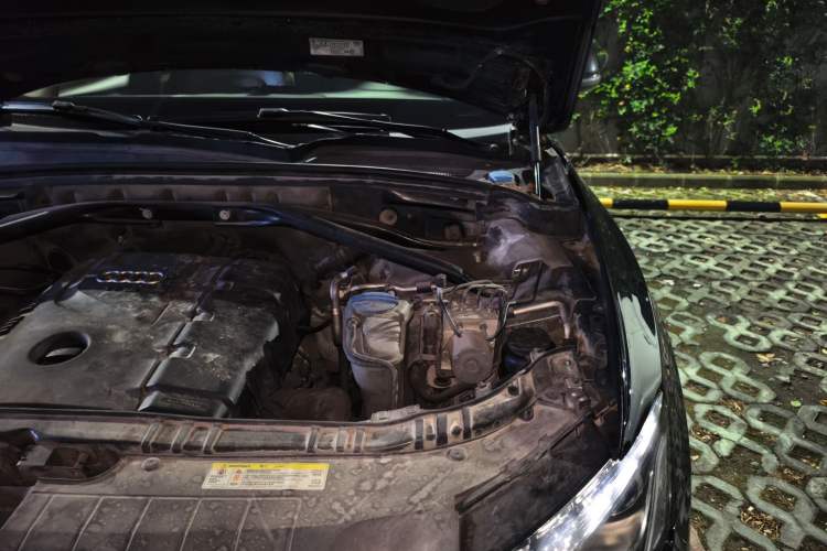 Used Audi Q5 2012 2.0TFSI Technology Model Engine Bay Left