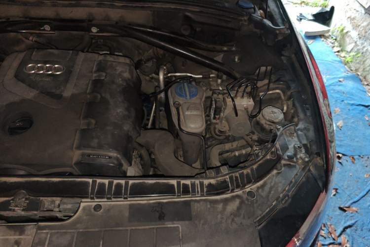 Used Audi Q5 2012 2.0TFSI Technology Model Engine Bay Left