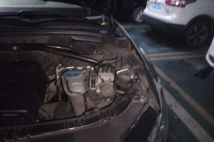 Used Audi Q5 2012 2.0TFSI Trendy Edition Engine Bay Left