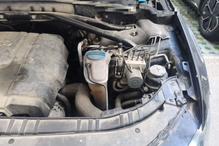 Used Audi Q5 2012 2.0TFSI Comfort Version Engine Bay Left