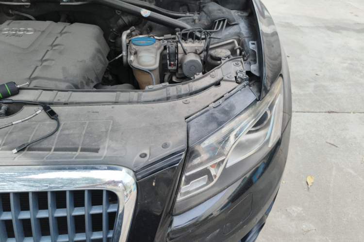 Used Audi Q5 2012 2.0TFSI Technology Model Engine Bay Left