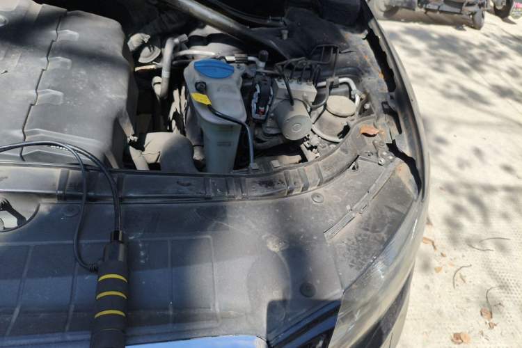 Used Audi Q5 2012 2.0TFSI Technology Model Engine Bay Left