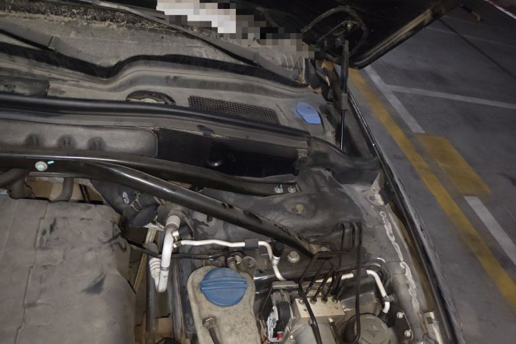 Used Audi Q5 2012 2.0TFSI Technology Model Engine Bay Left