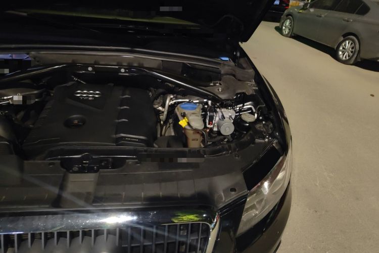 Used Audi Q5 2012 2.0TFSI Technology Model Engine Bay Left