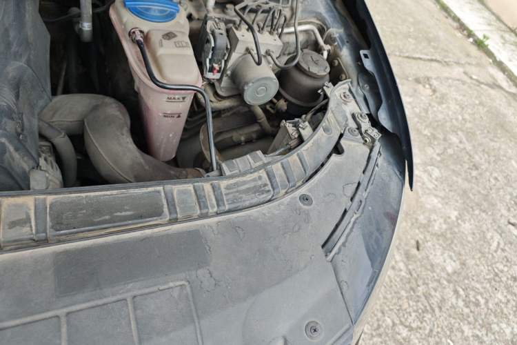Used Audi Q5 2012 2.0TFSI Trendy Edition Engine Bay Left