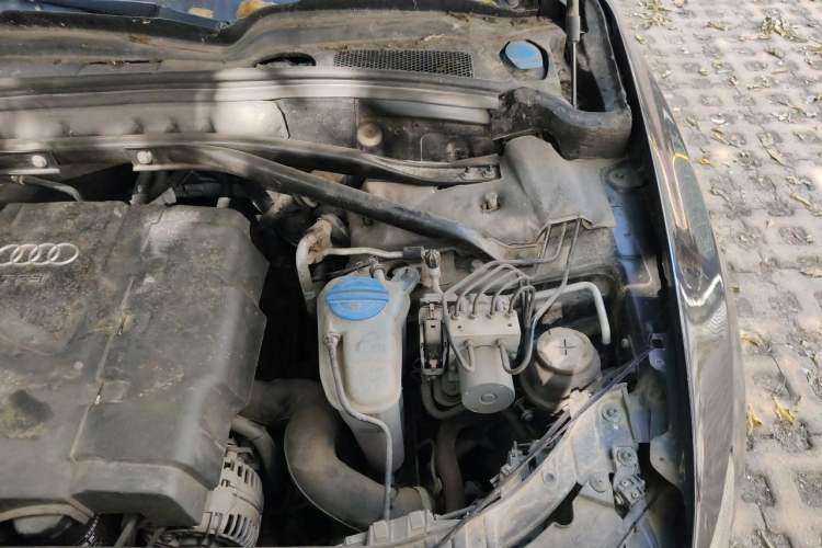 Used Audi Q5 2012 2.0TFSI Comfort Version Engine Bay Left