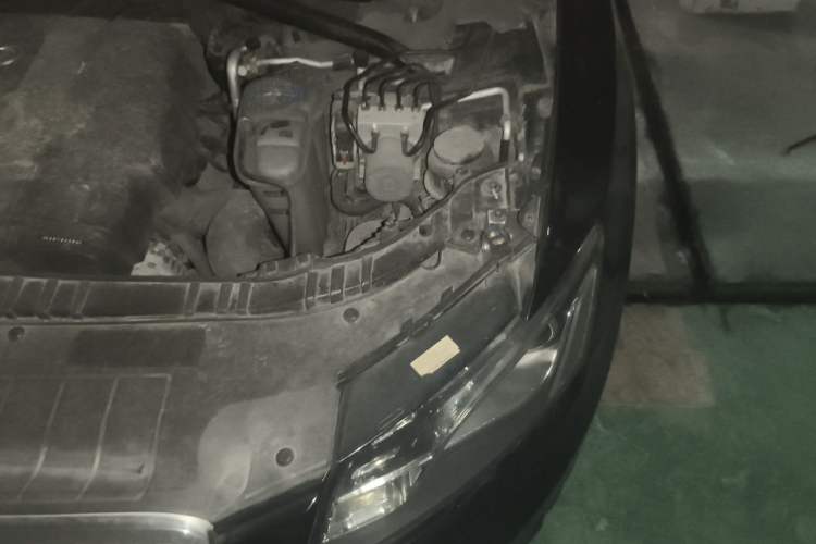 Used Audi Q5 2012 2.0TFSI Technology Model Engine Bay Left