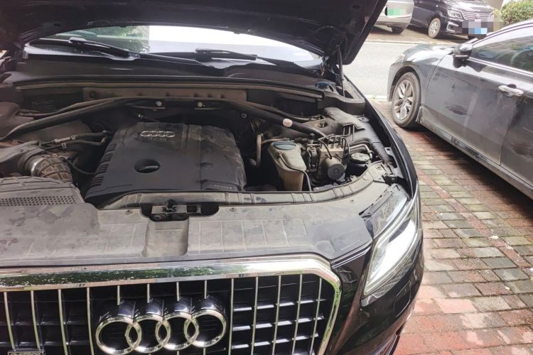 Used Audi Q5 2012 2.0TFSI Technology Model Engine Bay Left