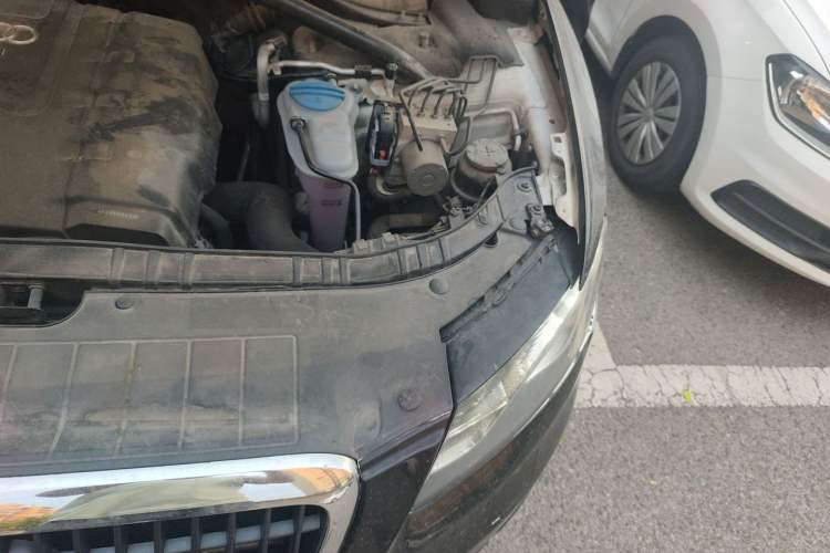 Used Audi Q5 2012 2.0TFSI Comfort Version Engine Bay Left
