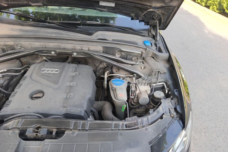 Used Audi Q5 2012 2.0TFSI Technology Model Engine Bay Left