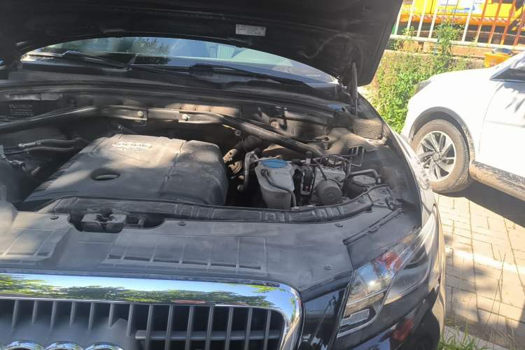 Used Audi Q5 2012 2.0TFSI Technology Model Engine Bay Left