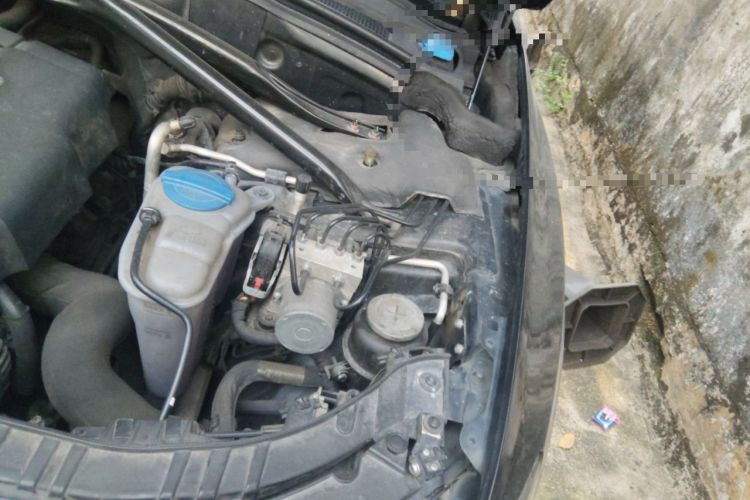 Used Audi Q5 2012 2.0TFSI Technology Model Engine Bay Left
