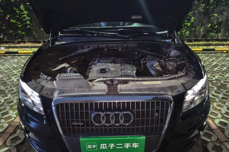 Used Audi Q5 2012 2.0TFSI Technology Model Engine Bay